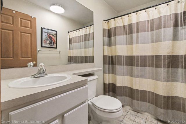 252 Stratford Lane, Orion Charter Township, MI 48360