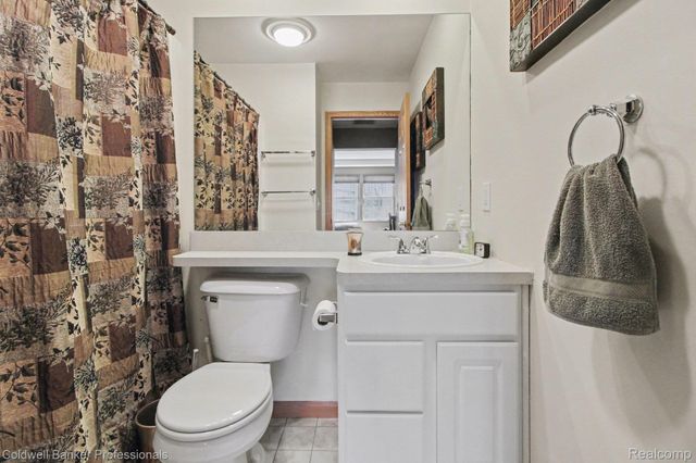 252 Stratford Lane, Orion Charter Township, MI 48360