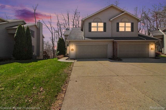 252 Stratford Lane, Orion Charter Township, MI 48360