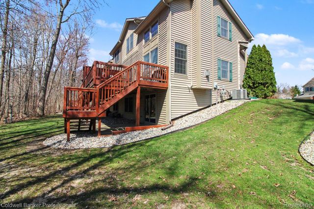 252 Stratford Lane, Orion Charter Township, MI 48360