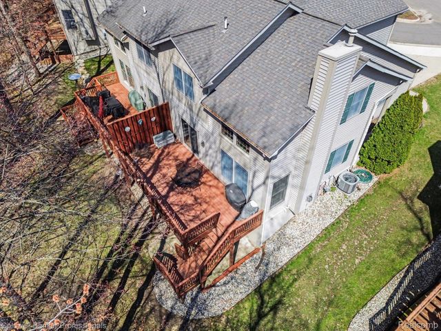 252 Stratford Lane, Orion Charter Township, MI 48360