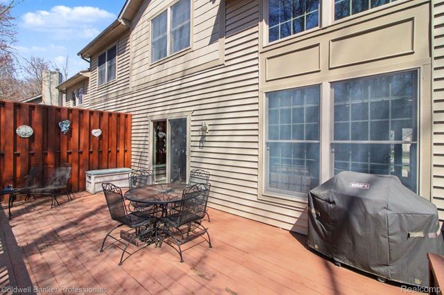 252 Stratford Lane, Orion Charter Township, MI 48360