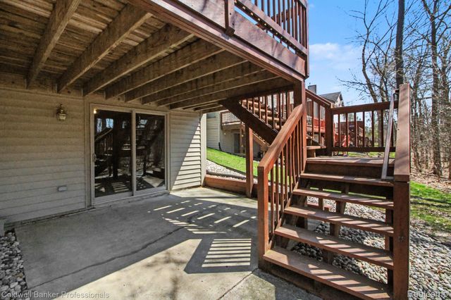 252 Stratford Lane, Orion Charter Township, MI 48360