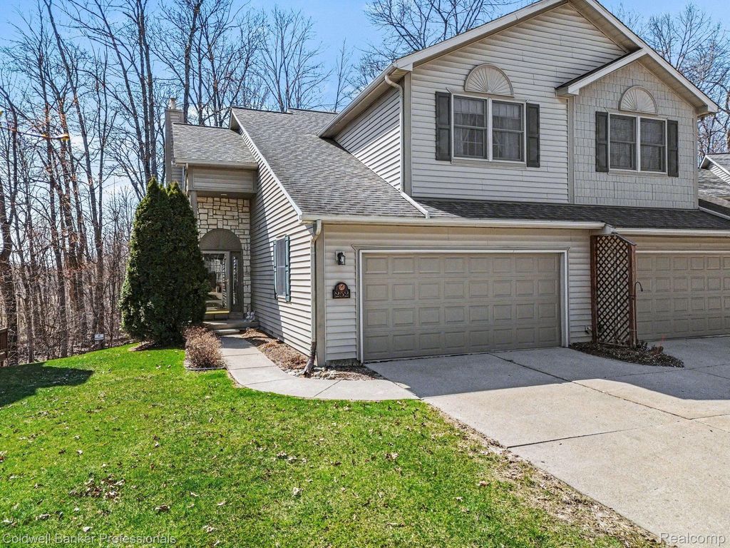 252 Stratford Lane, Orion Charter Township, MI 48360