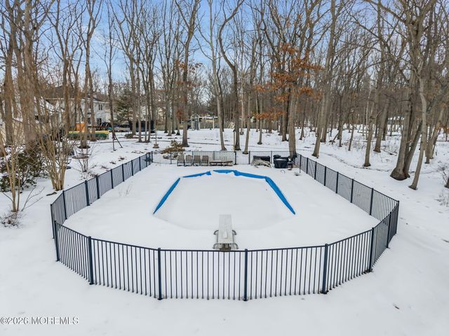 31 Pitney Lane, Jackson, NJ 08527