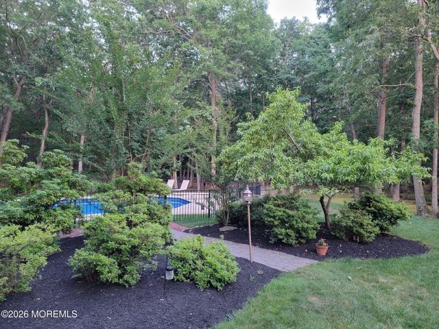 31 Pitney Lane, Jackson, NJ 08527