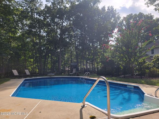 31 Pitney Lane, Jackson, NJ 08527