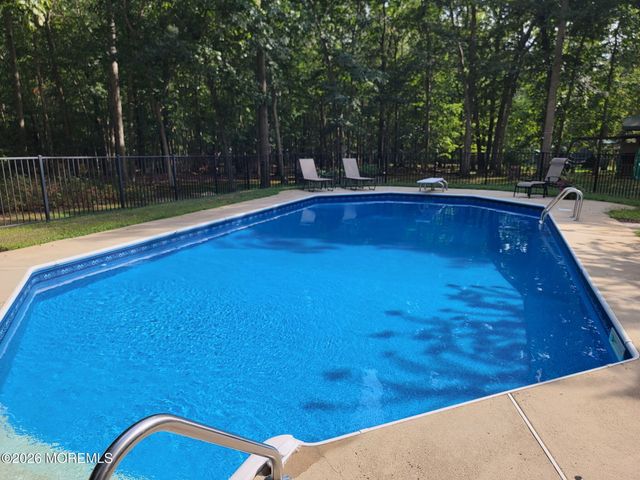 31 Pitney Lane, Jackson, NJ 08527