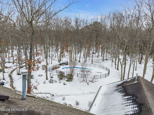 31 Pitney Lane, Jackson, NJ 08527