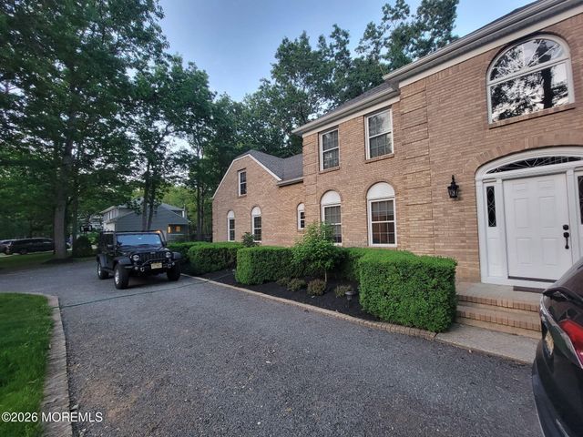 31 Pitney Lane, Jackson, NJ 08527