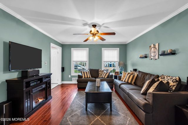 31 Pitney Lane, Jackson, NJ 08527