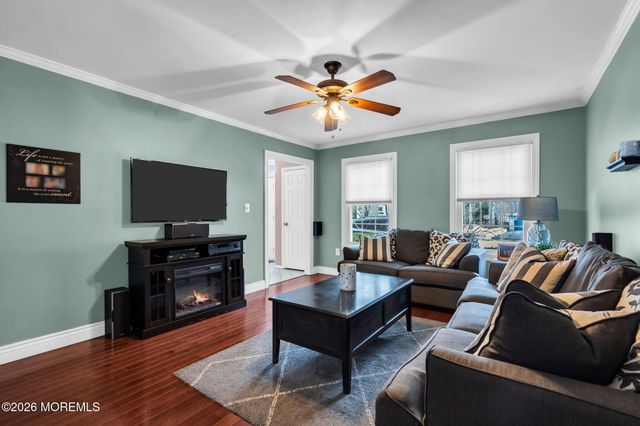 31 Pitney Lane, Jackson, NJ 08527