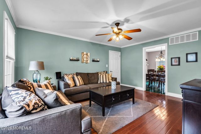 31 Pitney Lane, Jackson, NJ 08527