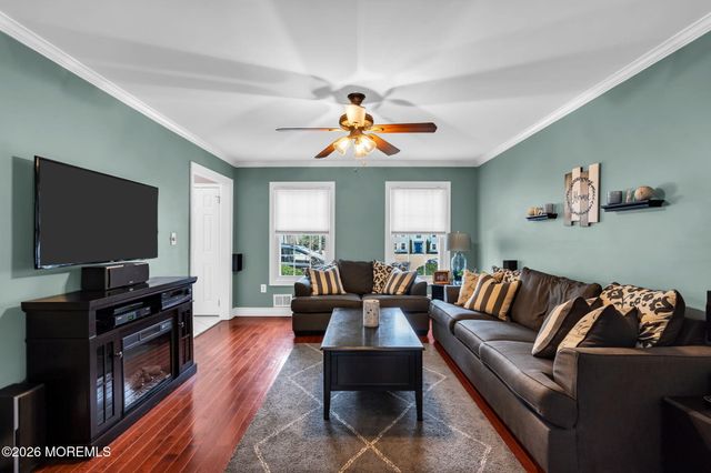 31 Pitney Lane, Jackson, NJ 08527