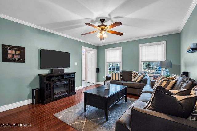 31 Pitney Lane, Jackson, NJ 08527