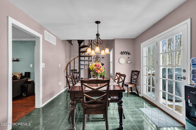 31 Pitney Lane, Jackson, NJ 08527