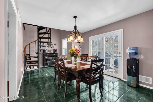 31 Pitney Lane, Jackson, NJ 08527