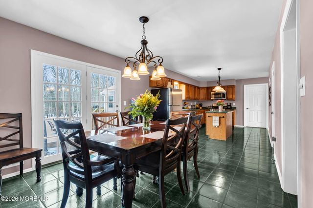 31 Pitney Lane, Jackson, NJ 08527