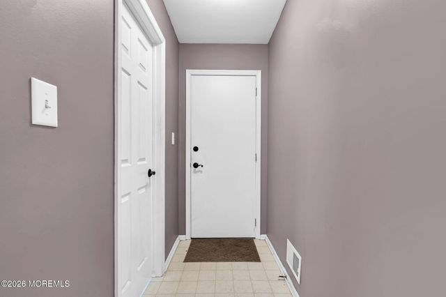 31 Pitney Lane, Jackson, NJ 08527