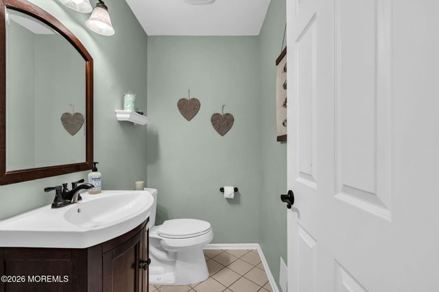 31 Pitney Lane, Jackson, NJ 08527