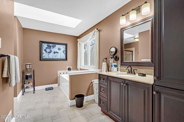 31 Pitney Lane, Jackson, NJ 08527