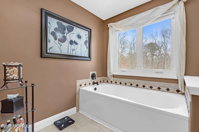 31 Pitney Lane, Jackson, NJ 08527