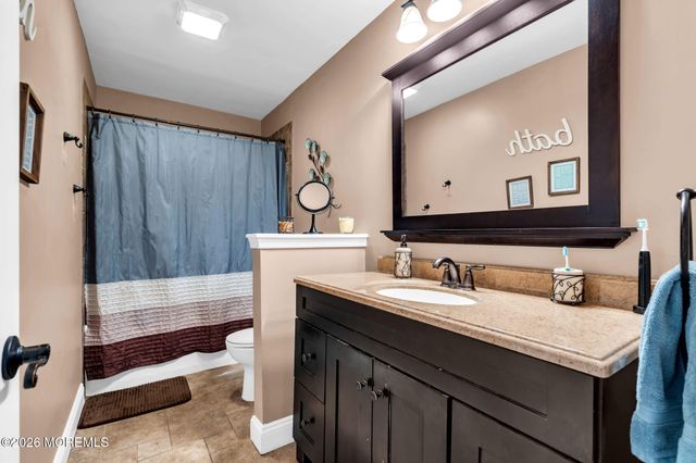 31 Pitney Lane, Jackson, NJ 08527