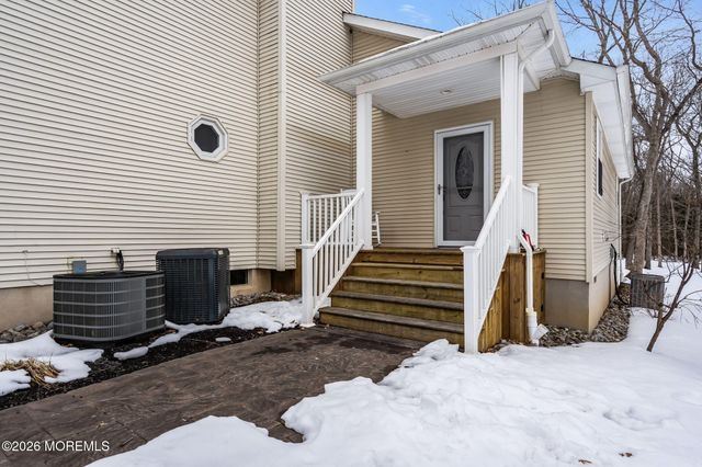 31 Pitney Lane, Jackson, NJ 08527