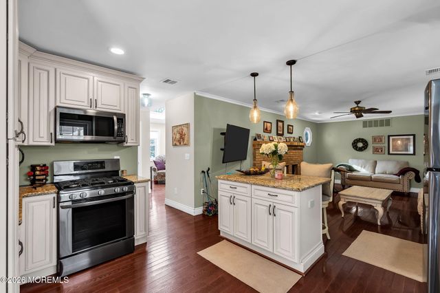 31 Pitney Lane, Jackson, NJ 08527