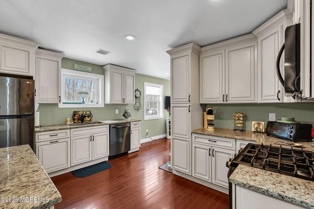 31 Pitney Lane, Jackson, NJ 08527