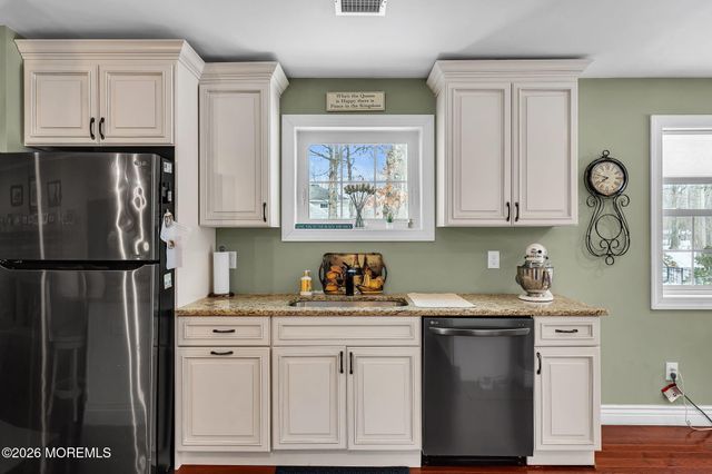 31 Pitney Lane, Jackson, NJ 08527