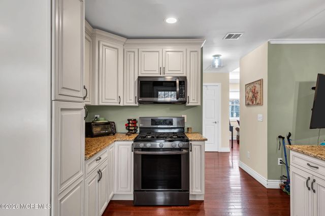 31 Pitney Lane, Jackson, NJ 08527