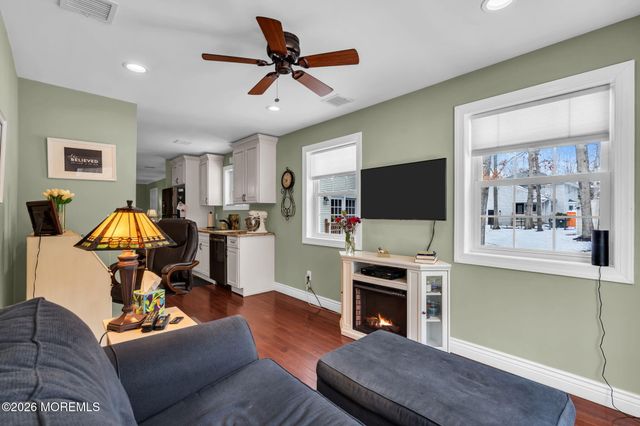 31 Pitney Lane, Jackson, NJ 08527