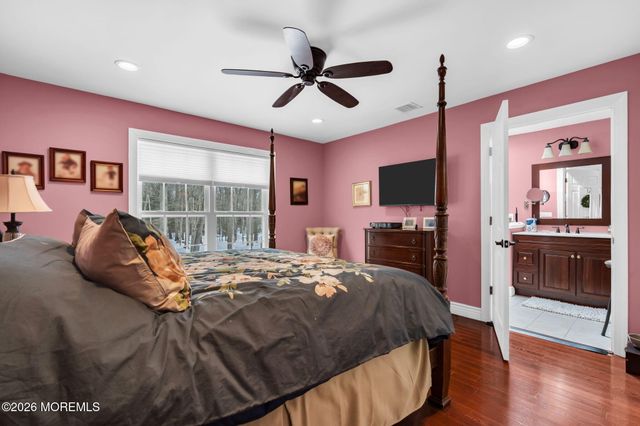 31 Pitney Lane, Jackson, NJ 08527