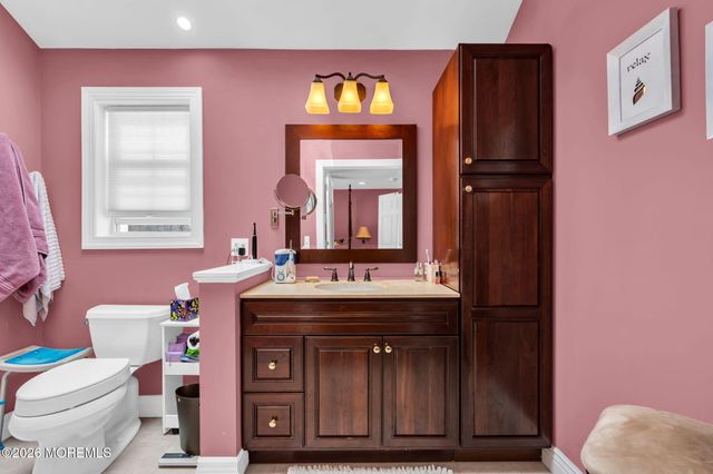 31 Pitney Lane, Jackson, NJ 08527