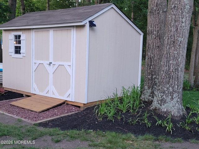 31 Pitney Lane, Jackson, NJ 08527