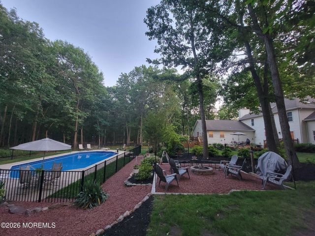 31 Pitney Lane, Jackson, NJ 08527