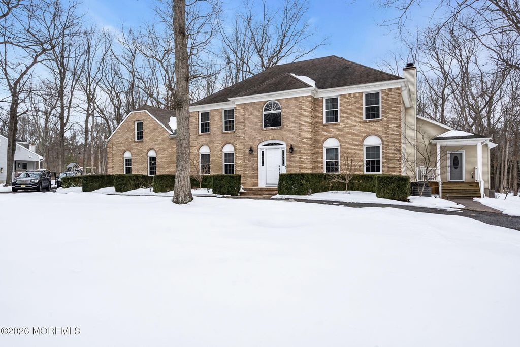 31 Pitney Lane, Jackson, NJ 08527