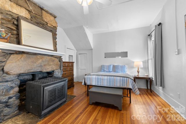33 Vance Avenue, Black Mountain, NC 28711