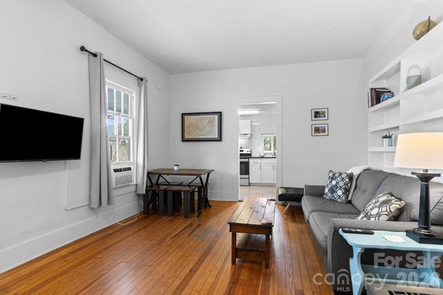 33 Vance Avenue, Black Mountain, NC 28711