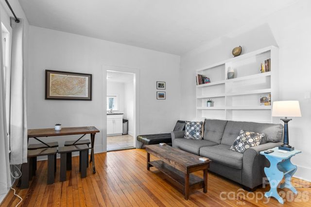 33 Vance Avenue, Black Mountain, NC 28711