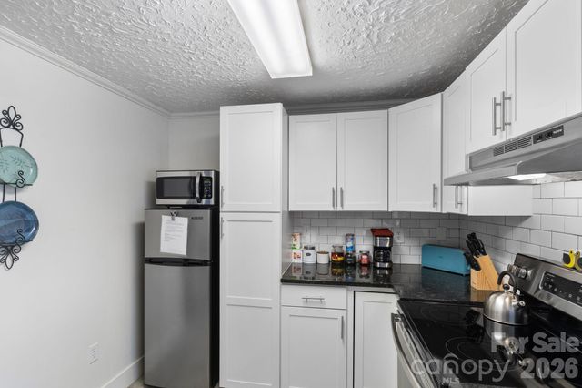33 Vance Avenue, Black Mountain, NC 28711