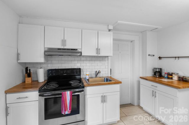 33 Vance Avenue, Black Mountain, NC 28711