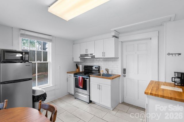 33 Vance Avenue, Black Mountain, NC 28711