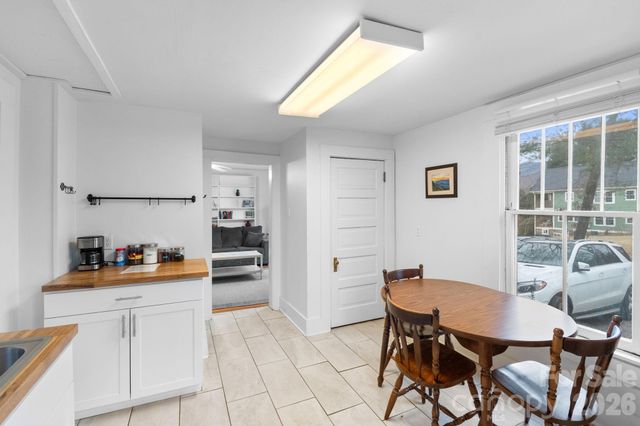 33 Vance Avenue, Black Mountain, NC 28711