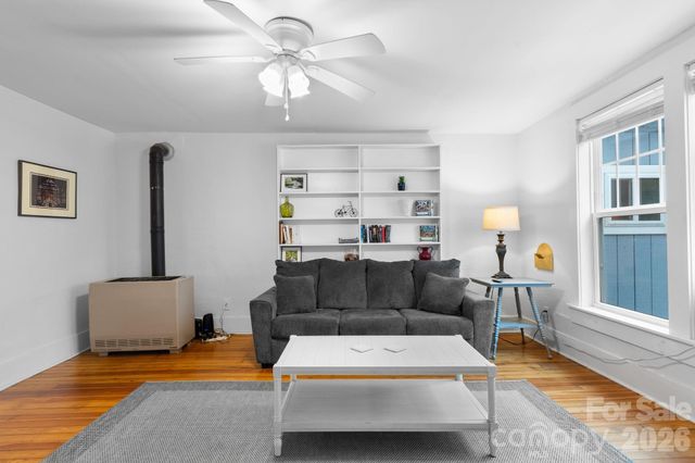 33 Vance Avenue, Black Mountain, NC 28711