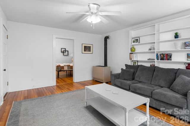 33 Vance Avenue, Black Mountain, NC 28711