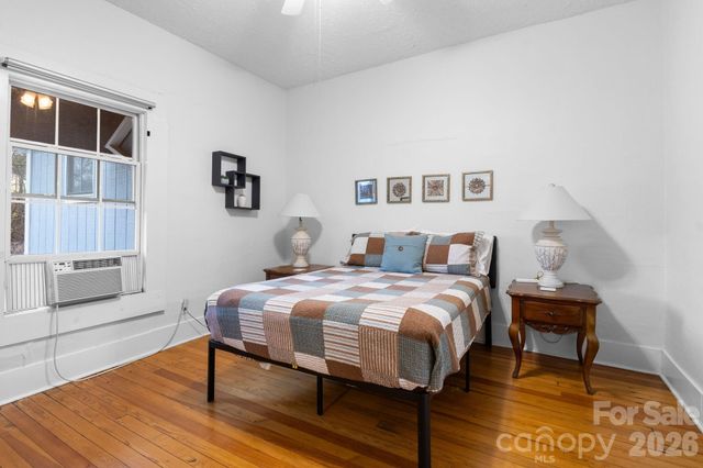 33 Vance Avenue, Black Mountain, NC 28711
