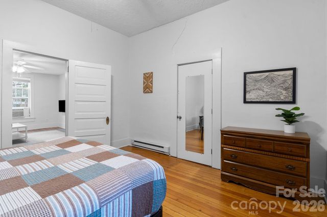 33 Vance Avenue, Black Mountain, NC 28711