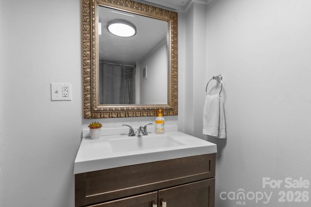 33 Vance Avenue, Black Mountain, NC 28711